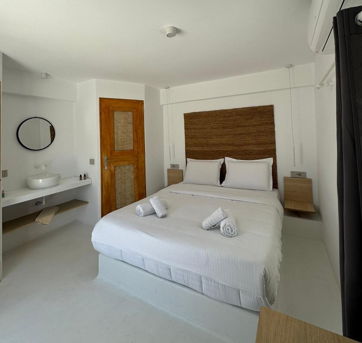 Faos Exclusive Suites Ornos  Buitenkant foto